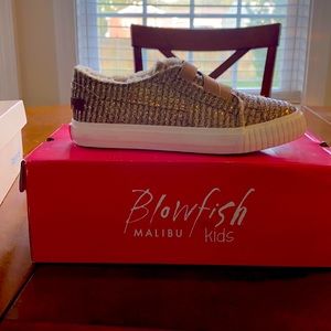 NIB🍭Sparking Gold Blowfish Malibu Kids Sz. 1